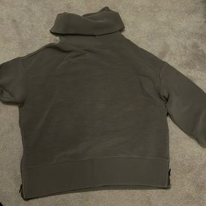 Like new varley ottoman funnel neck